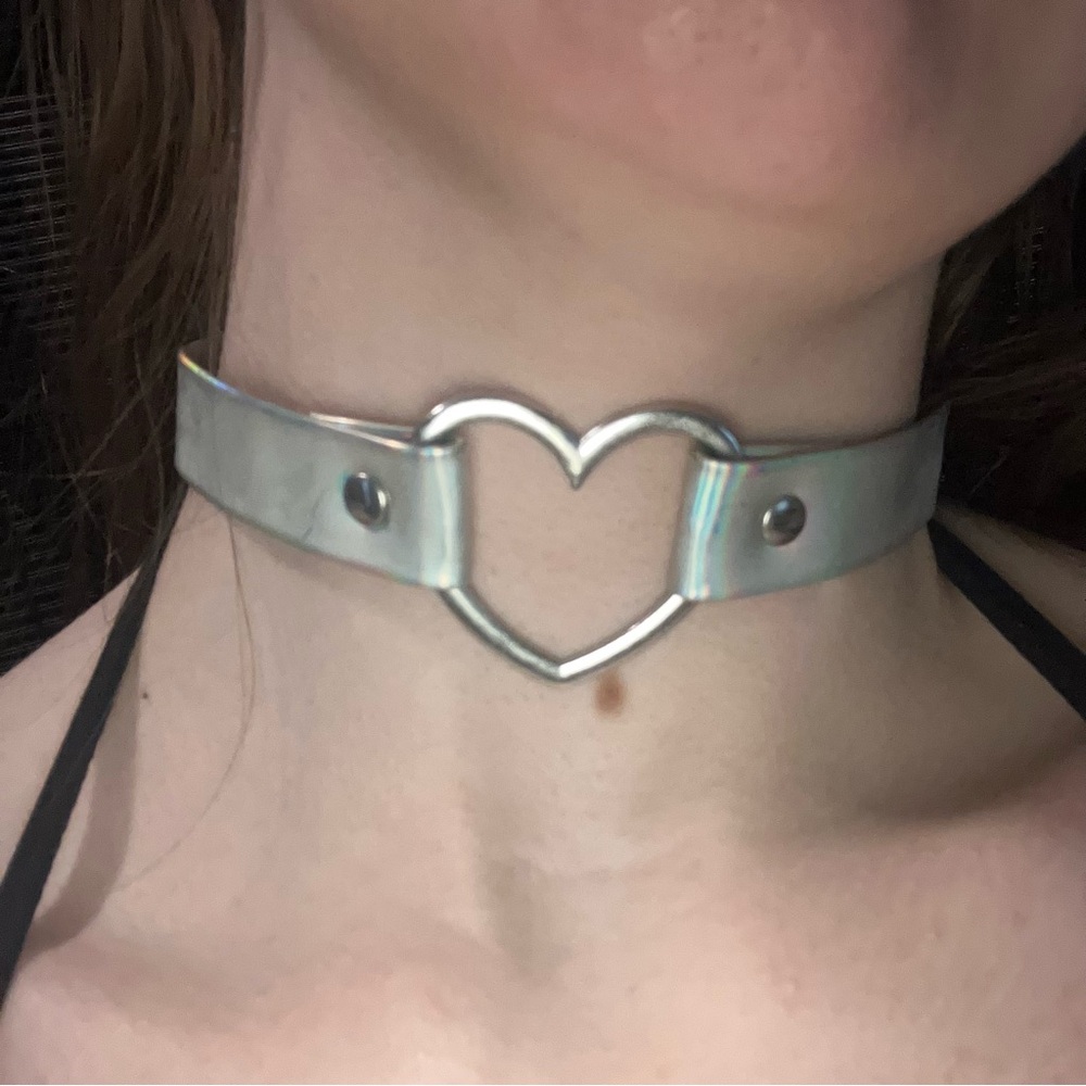 2016 TUMBLR GRUNGE HOLOGRAPHIC SILVER HEART CHOKER - Picture 9 of 14